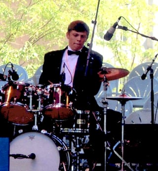 Ben playing on stage_600px